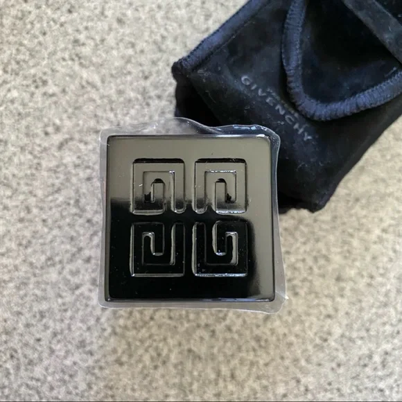 New GIVENCHY Rainbow Kabuki Brush 🌈 - Picture 3 of 10